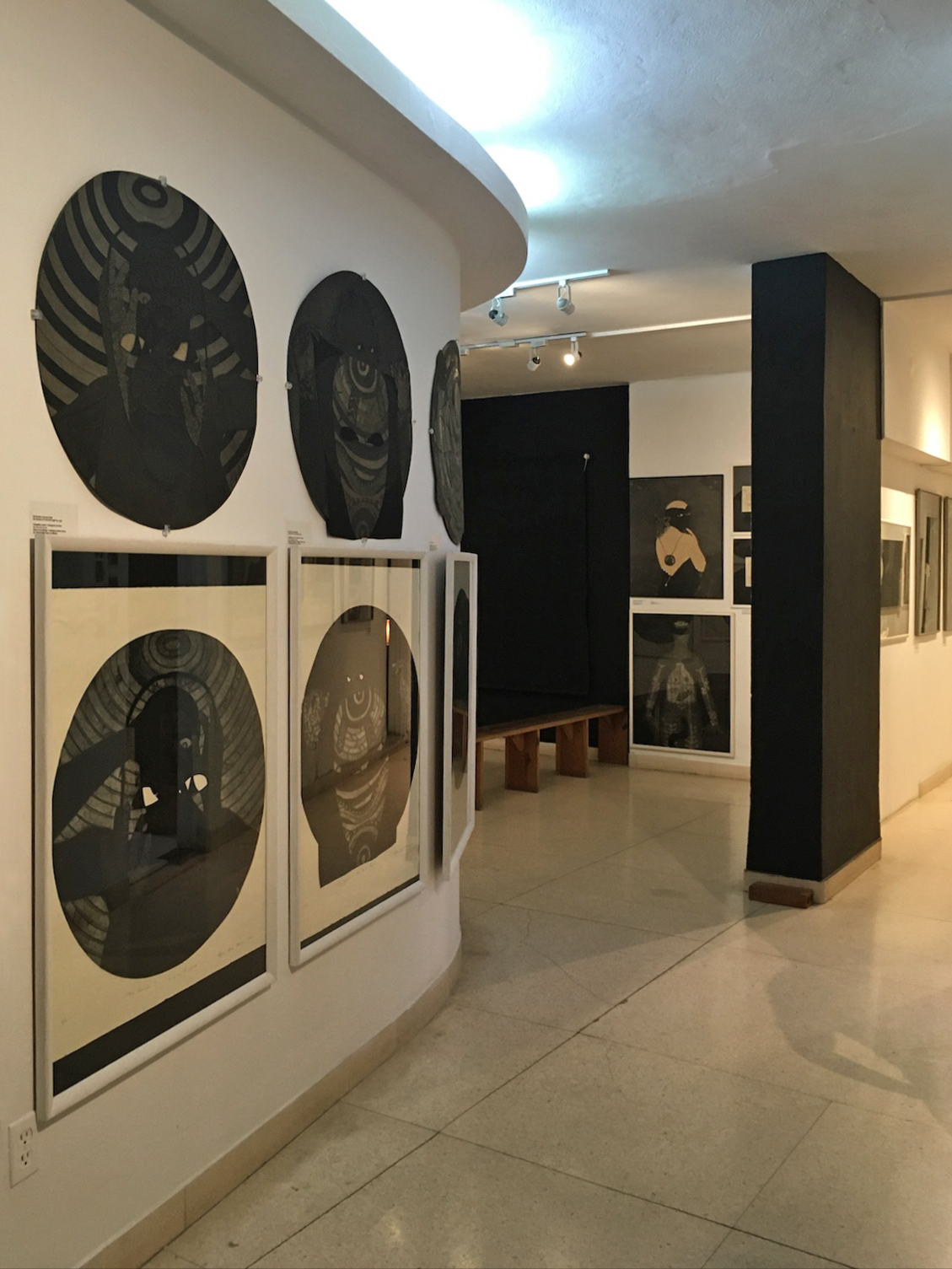 Figure 6. Estudio Figueroa-Vives, Havana, Cuba. Group
              exhibition: ‘Fin de temporada’ (Season’s End), 2019. The ground-floor apartment
              functions as an office and exhibition space. ©Analays Alvarez Hernandez.
